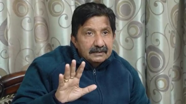 சறுக்கிய லீடர்