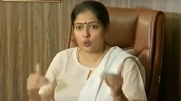 காயத்ரி ரகுராம் பற்றி 