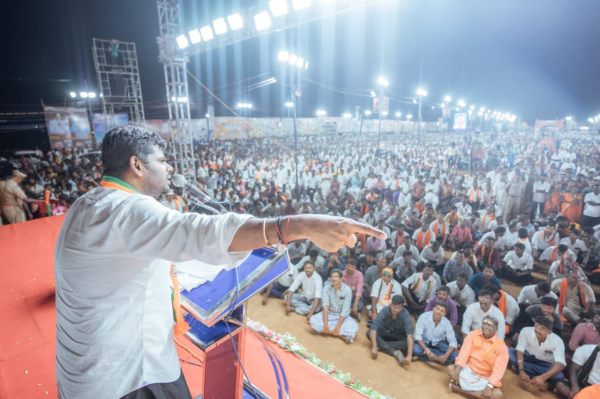 பெண்களை மதிக்காத அரசு பெண்களை மதிக்காத அரசு