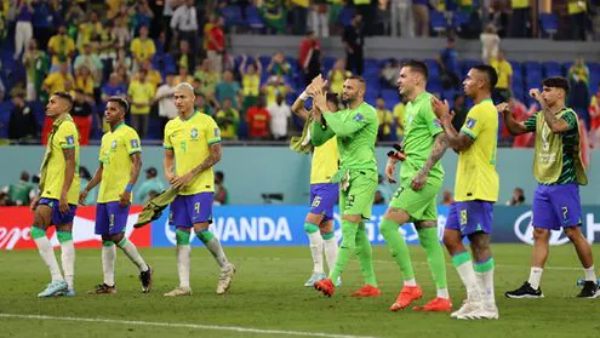 8 குழுக்கள் 