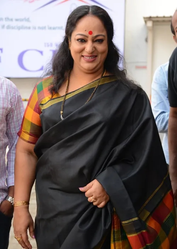 தொடரும் நடிப்பு 