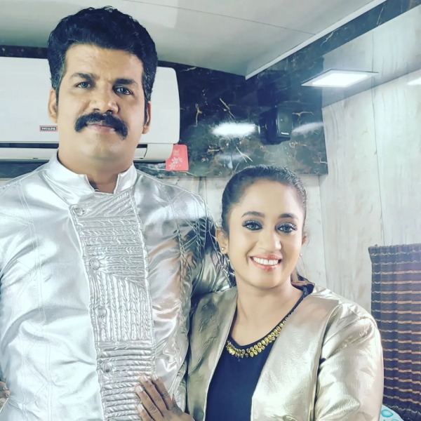 கணவரோடும் நிகழ்ச்சியில் அறிமுகம்