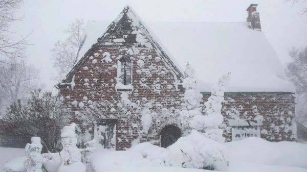 பனிப்புயல் வீசுகிறது 