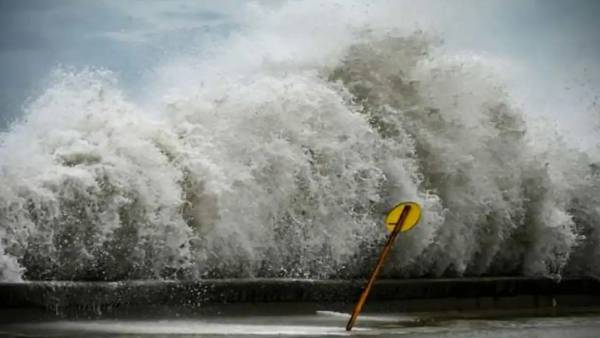 தடம் மாறும் மாண்டஸ் தடம் மாறும் மாண்டஸ்