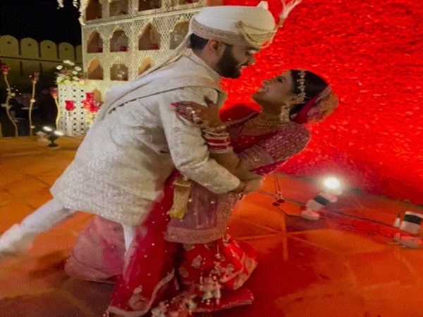 சினிமா காட்சியில் இடம் பெறுவது போல சினிமா காட்சியில் இடம் பெறுவது போல