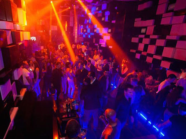  ஆபாச நடனம்