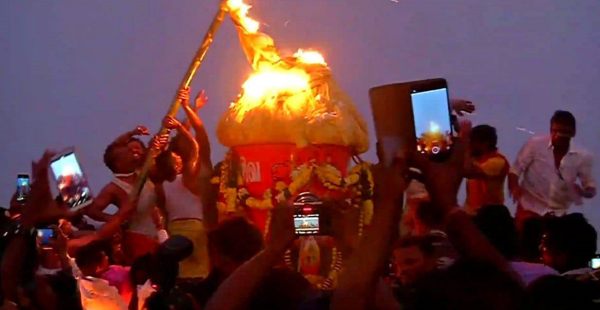 2668 உயர மலையில் மகா தீபம் 2668 உயர மலையில் மகா தீபம்