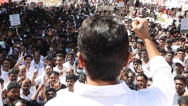  உதயநிதியின் எளிமை 