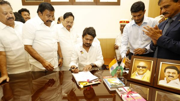  பேனா கொடுத்த நேரு 