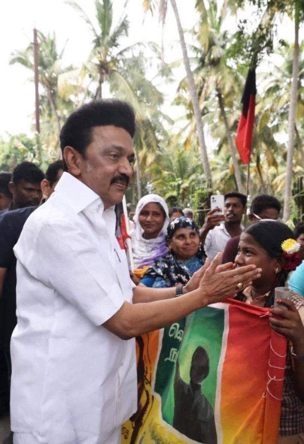 ஸ்டாலின் முன்பு திடீர் கோஷம் ஸ்டாலின் முன்பு திடீர் கோஷம்