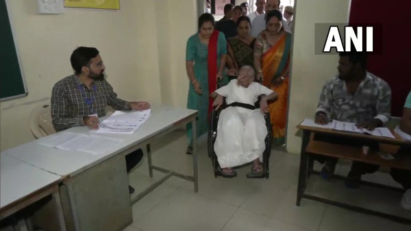 பிரதமரின் தாய்