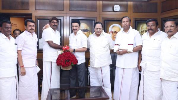 அதிமுக நிர்வாகி 