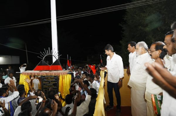 உதயநிதி காரில் 