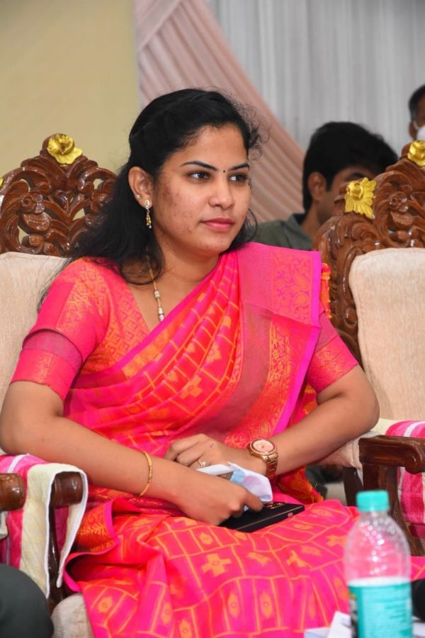 மேயர் பிரியா 