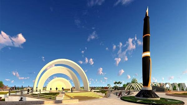 மெரினாவில் பேனா நினைவு சின்னம் 