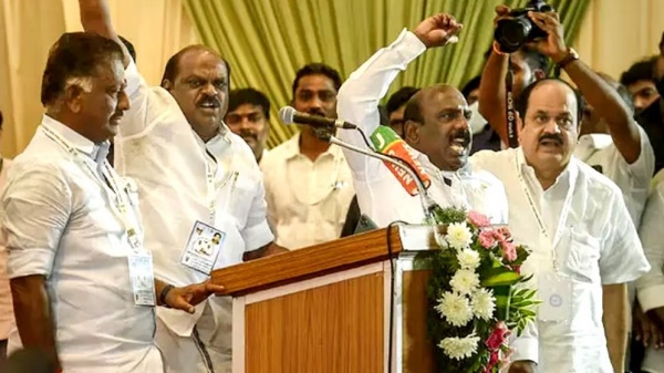 ஓபிஎஸ் பக்கம்