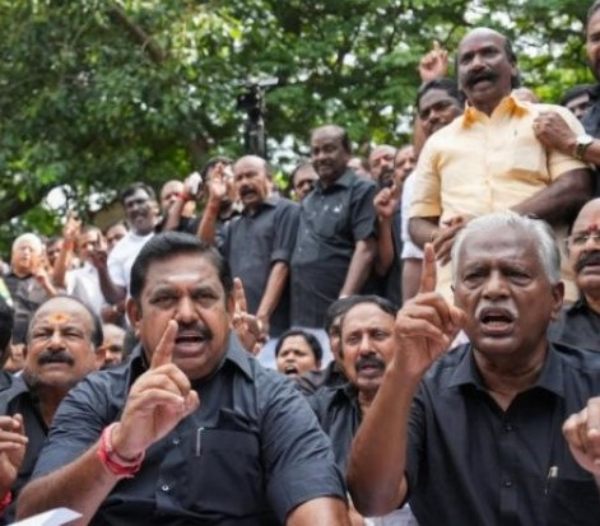 அராஜகத்தின் உச்சம் அராஜகத்தின் உச்சம்