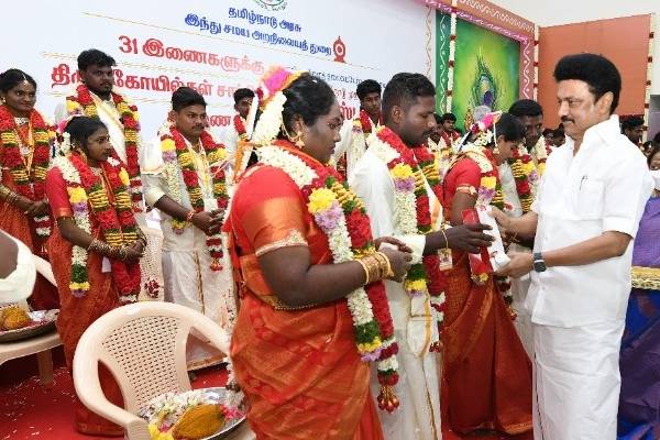 நாம் இருவர் நமக்கு இருவர் நாம் இருவர் நமக்கு இருவர்