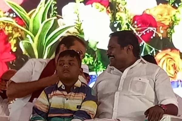 ரூ.8 லட்சம் ஃபீஸ் 