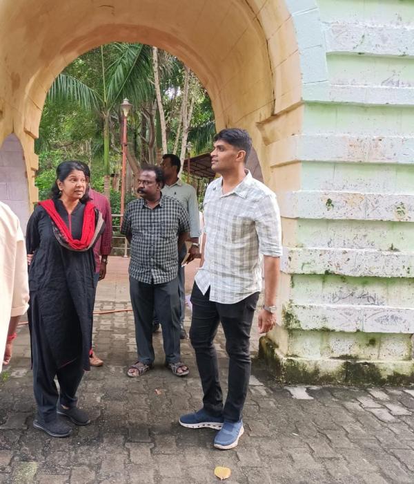  களமிறங்கிய கனிமொழி 