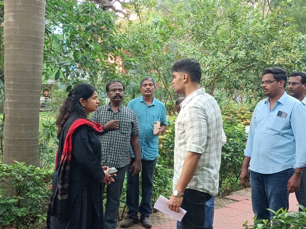 உற்சாகமாக கனிமொழி உற்சாகமாக கனிமொழி