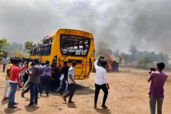 ஐவர் கைது ஐவர் கைது