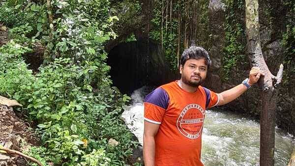 ஷார்ஜா பறந்த காதர் 