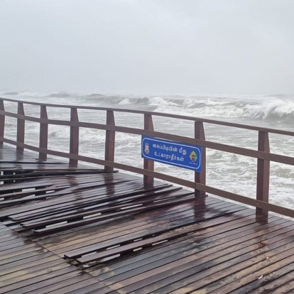 கடற்கரைக்கு செல்ல தடை 