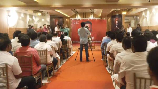கமல் - உதயநிதி நெருக்கம் கமல் - உதயநிதி நெருக்கம்