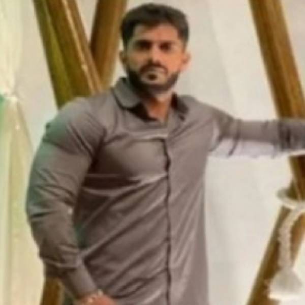 பாரில் வேலை செய்த பெண் 