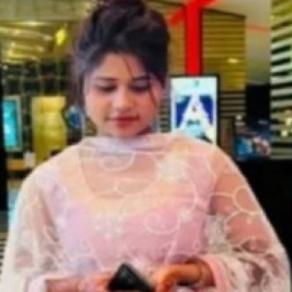 இளம்பெண் 