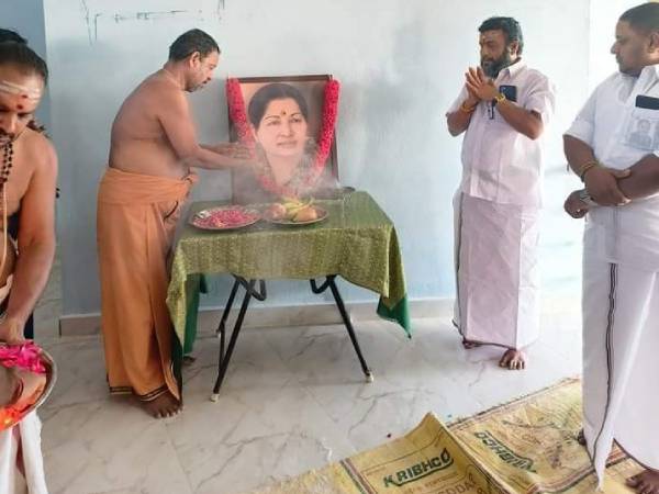 ஜெயலலிதாவுக்கு அஞ்சலி 