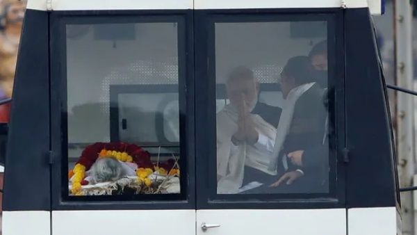 ஆம்புலன்சில் வணக்கம்