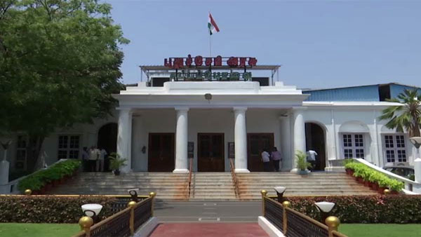 புதுச்சேரி சர்ச்சை 