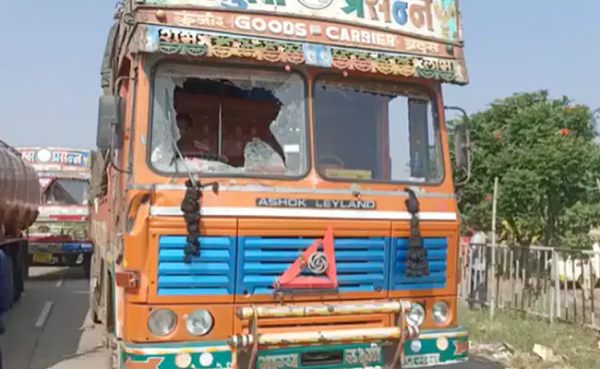 மகாராஷ்டிரா வாகனங்கள் சேதம் 