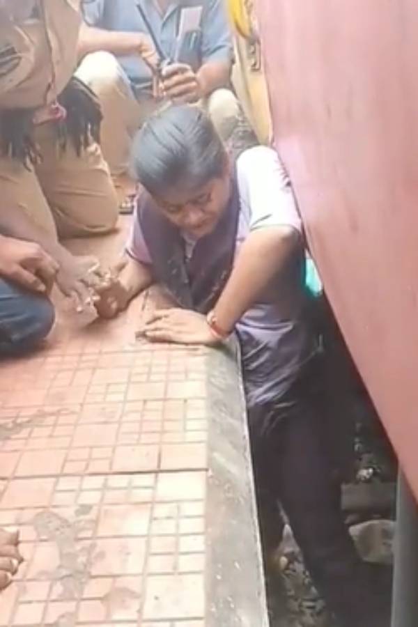 2 மணி நேர போராட்டத்துக்கு பின்