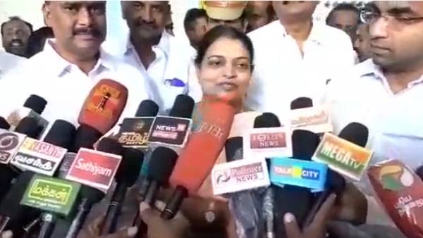 சவுடலாக பேசுகிறார்