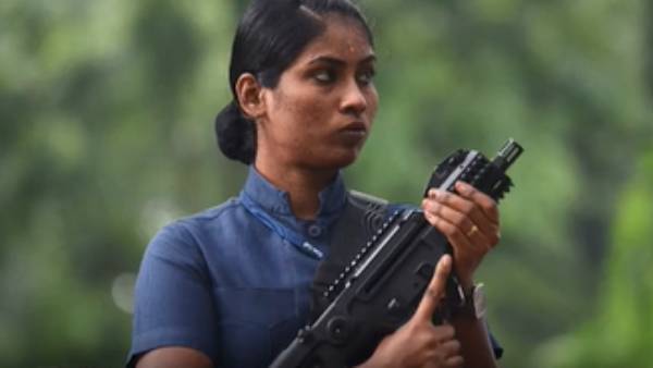 பின்னணி