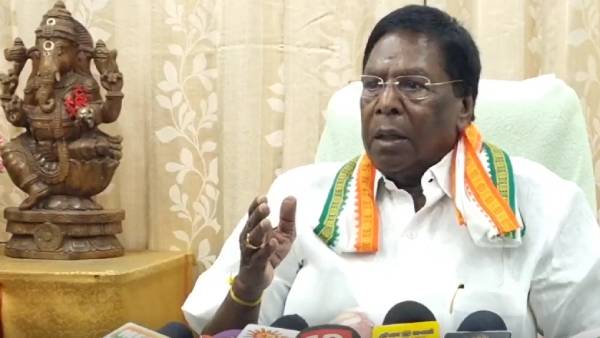 முதுகில் குத்தும் ஆளுநர்