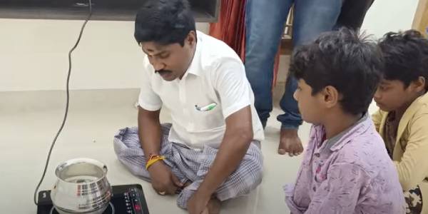 புது வீட்டில் பால் காய்ச்சுதல்