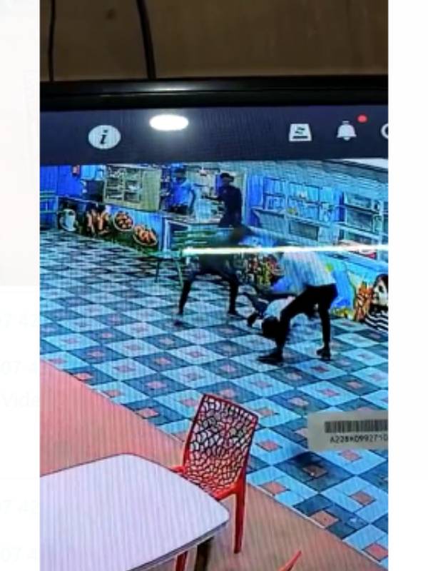 பட்டாக்கத்தி மற்றும் கருக்கு மட்டையால்