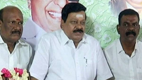 அரசியல் இருந்து விலகல் 