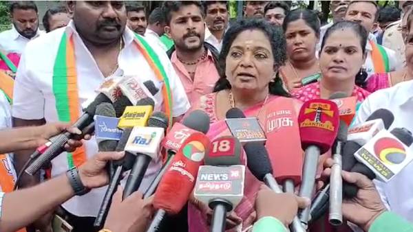 தமிழிசை VS கேசிஆர் 