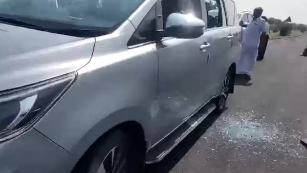 அமைச்சர் கார் உடைப்பு அமைச்சர் கார் உடைப்பு