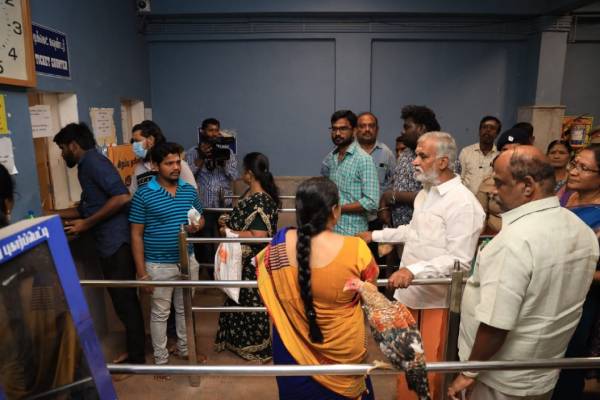 கோவில் ஊழியர்கள் 