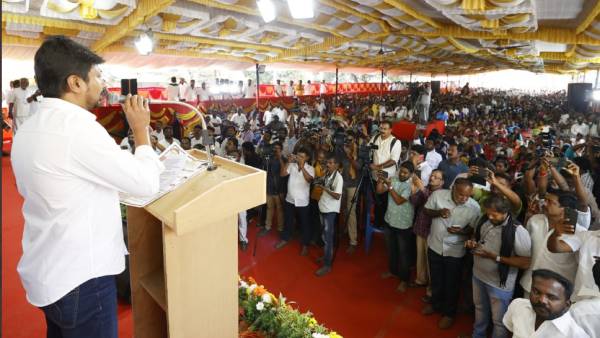  ஒரே கல்லூரியில் 