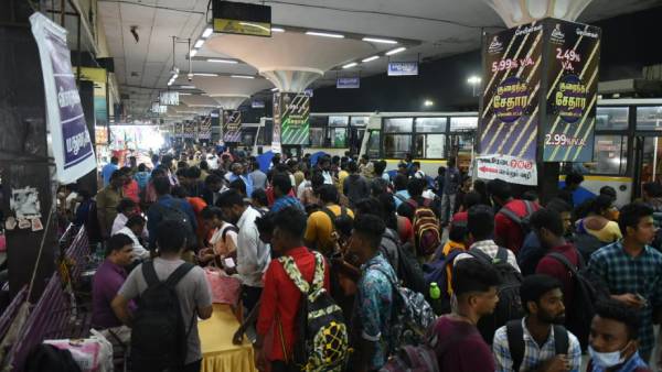 பயணிகள் கூட்டம் 