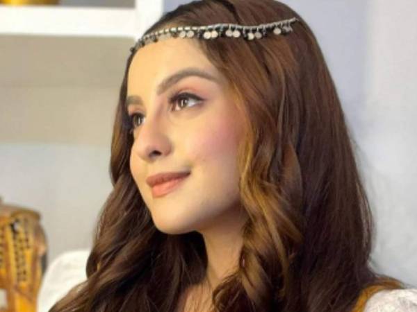 நீண்ட நேரம் ஆகியும் வெளியே வரவில்லை 