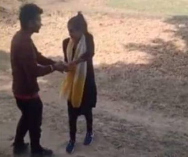  நடுரோட்டிலேயே