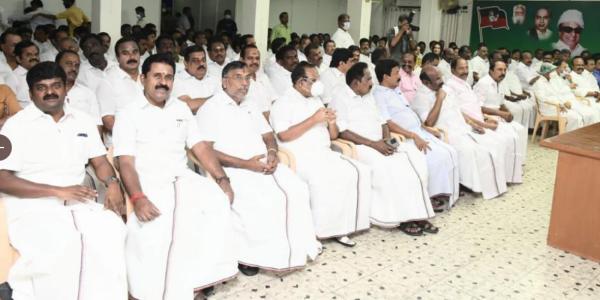  நாங்க பேசவே இல்லையே